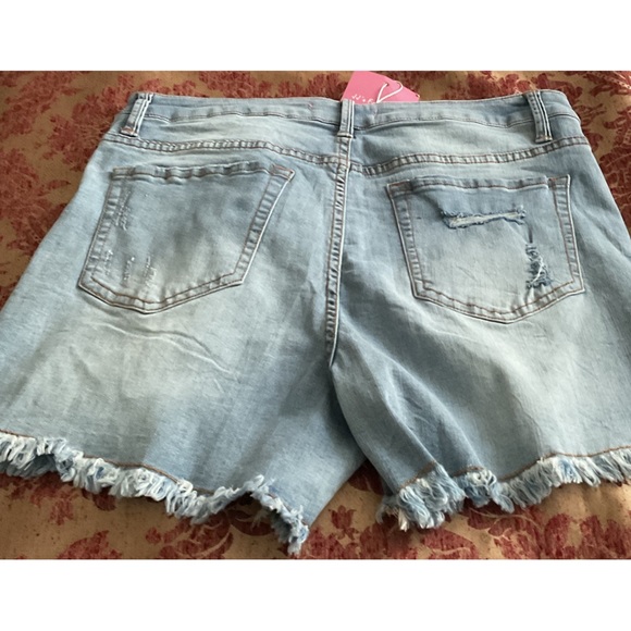 JJ’S FAIRYLAND ~Embellished Denim Shorts (NWT) - Picture 4 of 10